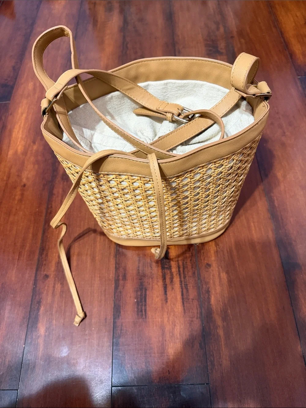 Tommy Bahama Woven Straw Bucket Bag in Tan and Cream